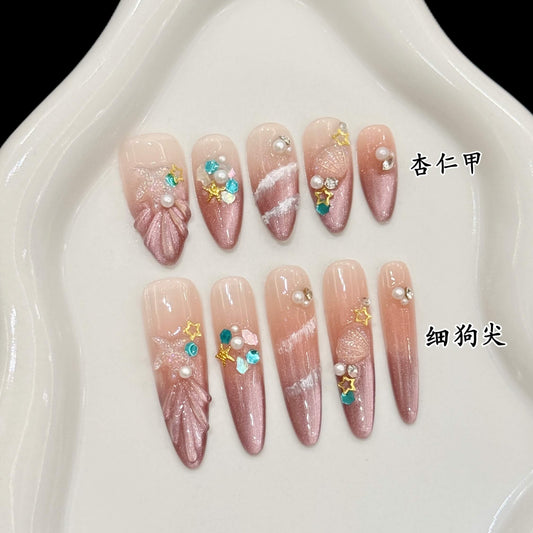 夏限定・海のきらめきネイル|パール&シェル付きオーロラチップ