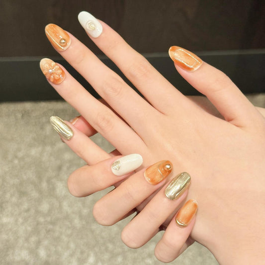 キャラメルブラウン×立体フラワーの大人可愛いネイル|ゴールドミラーで高級感アップ