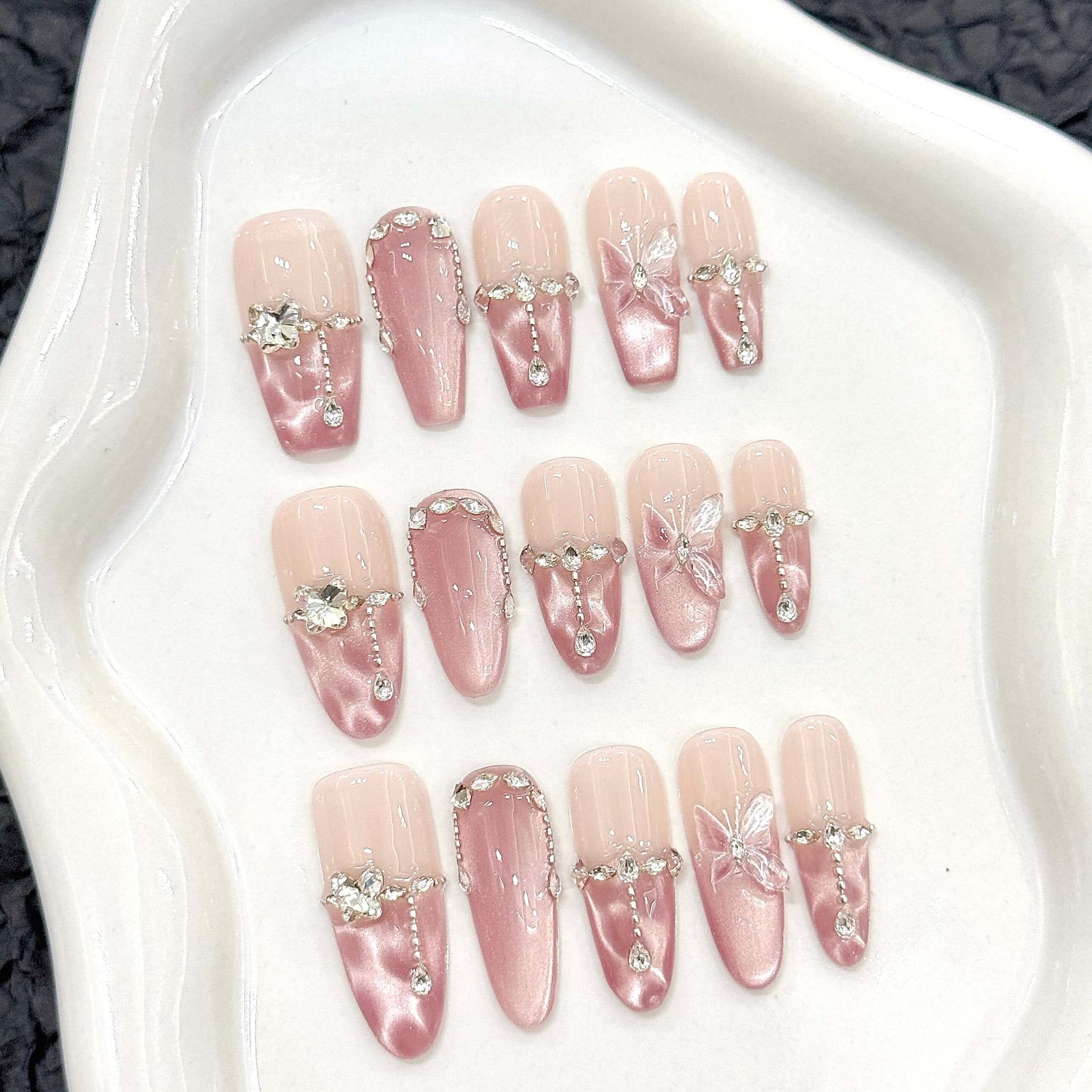 ARUVELA【蝶の煌めき】透明感あふれる氷感オーロラネイル｜爆光×美白効果のキャッツアイ｜ハンドメイドつけ爪