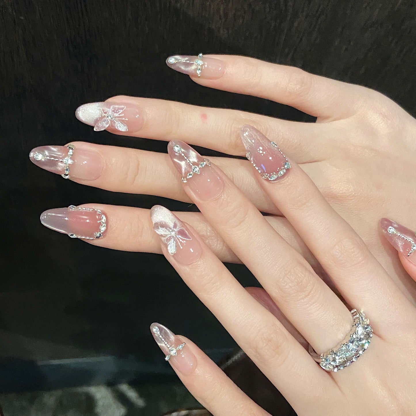 ARUVELA【蝶の煌めき】透明感あふれる氷感オーロラネイル｜爆光×美白効果のキャッツアイ｜ハンドメイドつけ爪