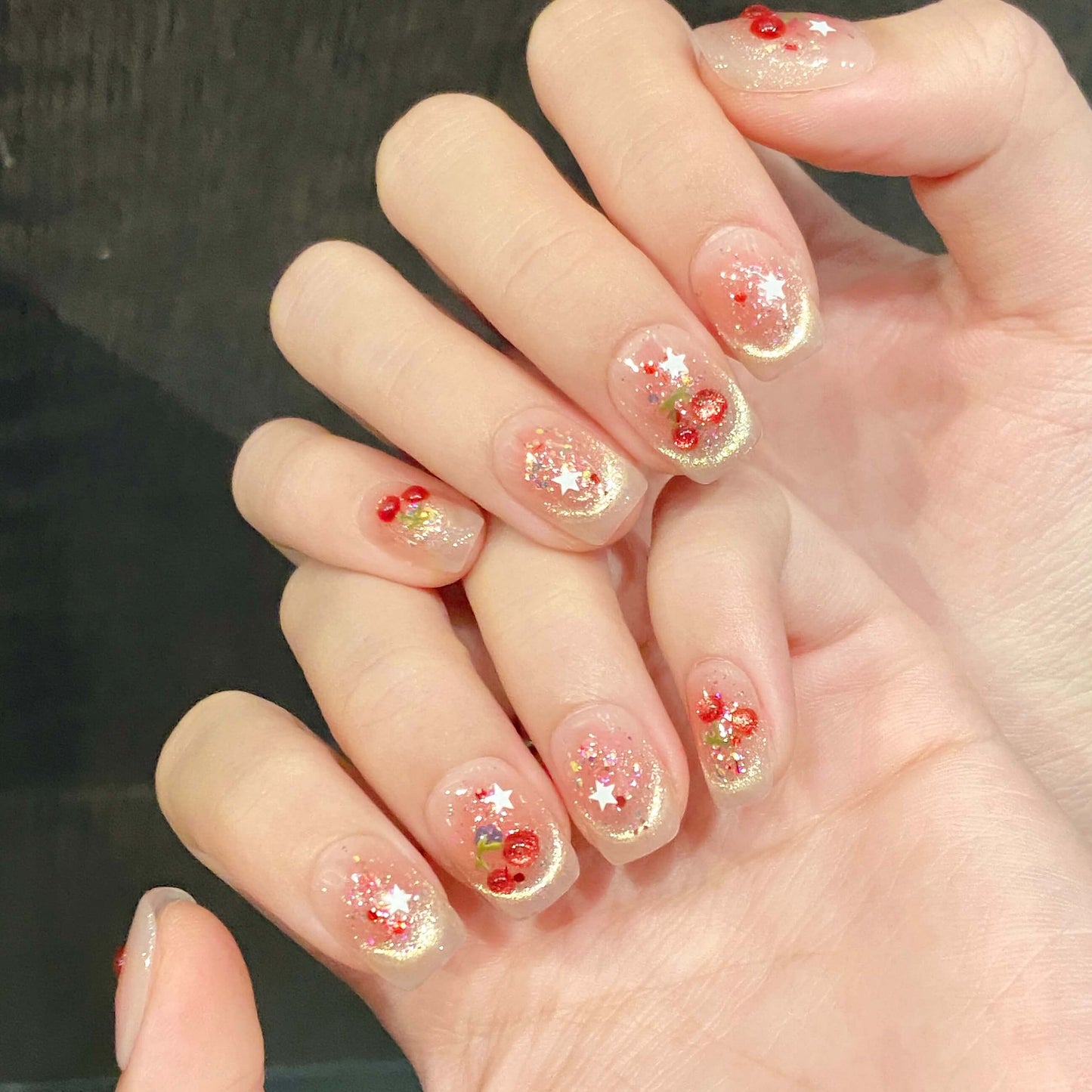 【さくらんぼグリッター】果実×星×きらめき｜ジューシー甘かわネイル🍒✨