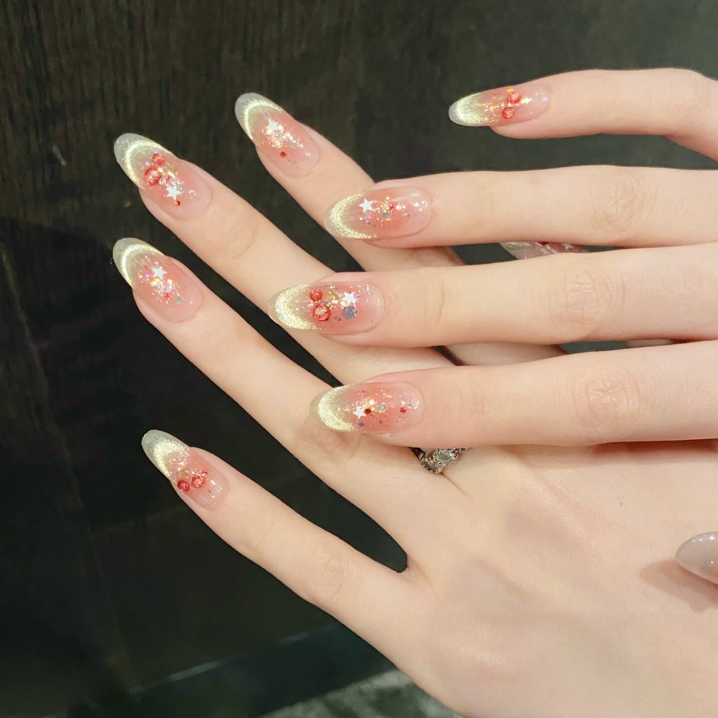 【さくらんぼグリッター】果実×星×きらめき｜ジューシー甘かわネイル🍒✨