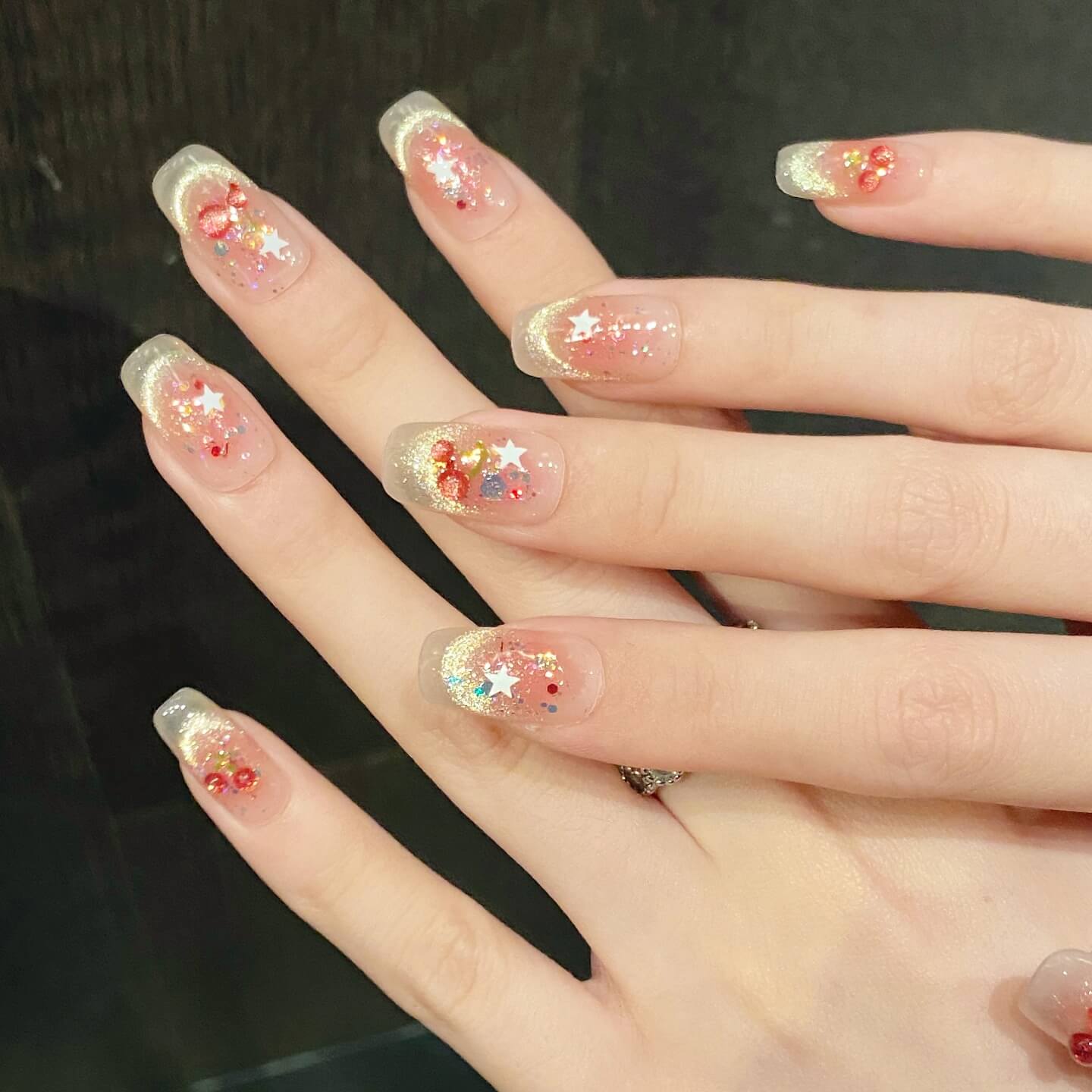 【さくらんぼグリッター】果実×星×きらめき｜ジューシー甘かわネイル🍒✨