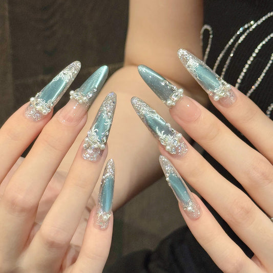 「3種の華やかネイルチップ｜オーロラ氷ブルー×立体フラワー×パール」