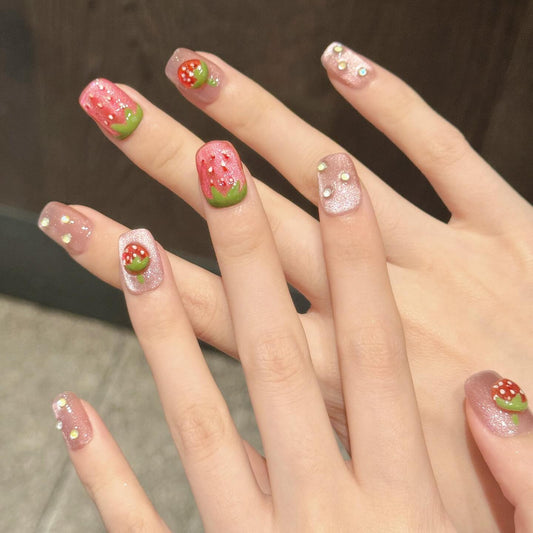 「ショートスクエア×3D苺｜甘くて美味しそうな指先」