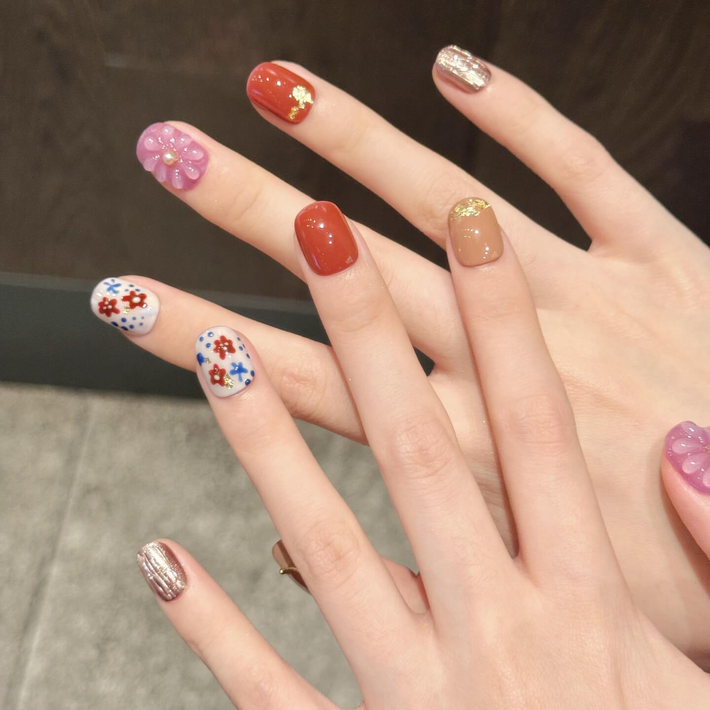レトロ可愛い小花柄×3Dパープルフラワー｜遊び心たっぷりのミックスデザインネイル
