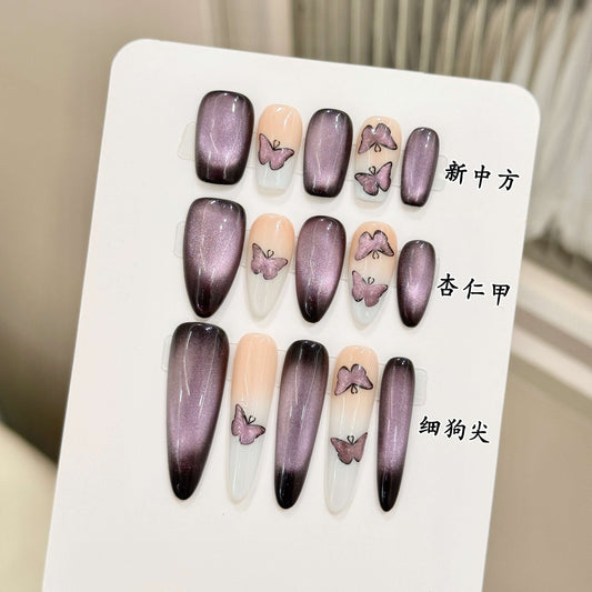 指先に舞う夜蝶🦋ブルーグラデが美しすぎる✨